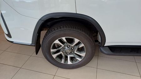 2025-Toyota-Fortuner-28-GD-6-RB-Auto_10