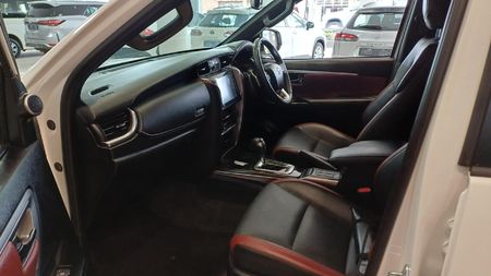 2025-Toyota-Fortuner-28-GD-6-RB-Auto_8