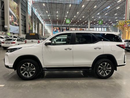 2025-Toyota-Fortuner-24-GD-6-4x4-Auto_5