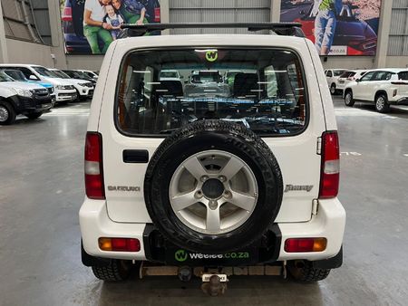 2013-Suzuki-Jimny-13_5