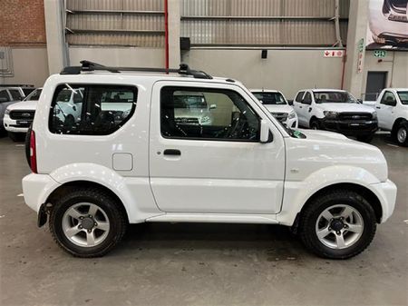 2013-Suzuki-Jimny-13_7