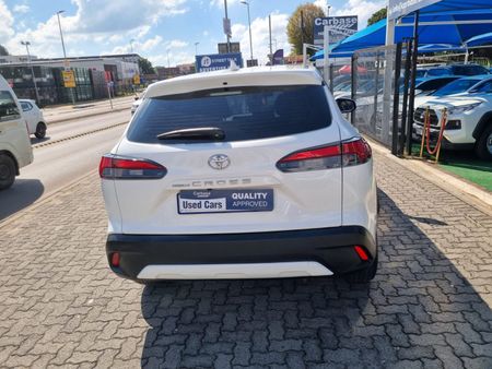 2023-Toyota-Corolla-Cross-18-XS_9