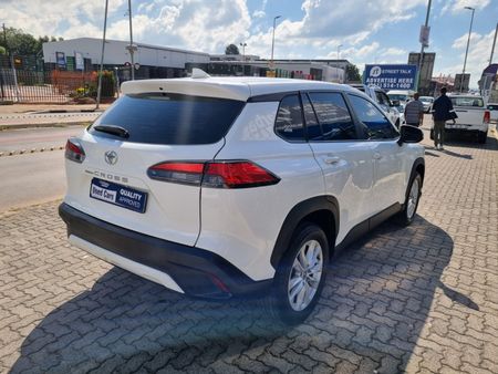 2023-Toyota-Corolla-Cross-18-XS_10