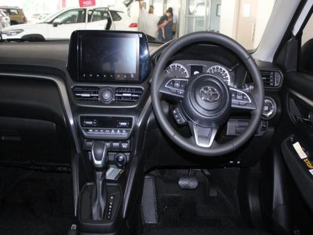 2024-Toyota-Urban-Cruiser-15-XR-Auto_4