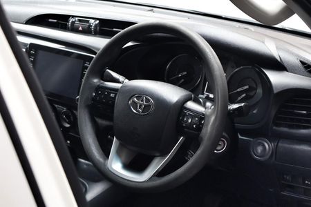 2023-Toyota-Hilux-24-GD-6-Raider-4x4-Double-Cab_10