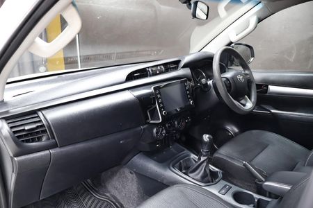 2023-Toyota-Hilux-24-GD-6-Raider-4x4-Double-Cab_11
