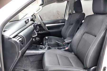 2023-Toyota-Hilux-24-GD-6-Raider-4x4-Double-Cab_12