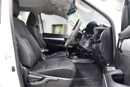 2023-Toyota-Hilux-24-GD-6-Raider-4x4-Double-Cab_14