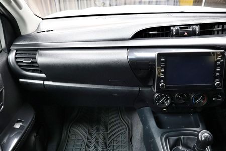 2023-Toyota-Hilux-24-GD-6-Raider-4x4-Double-Cab_15