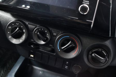 2023-Toyota-Hilux-24-GD-6-Raider-4x4-Double-Cab_18