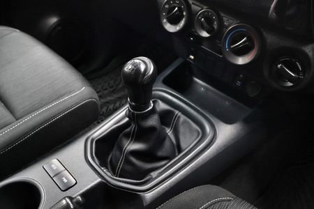2023-Toyota-Hilux-24-GD-6-Raider-4x4-Double-Cab_19