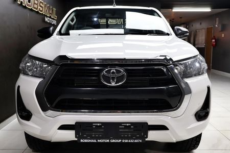 2023-Toyota-Hilux-24-GD-6-Raider-4x4-Double-Cab_26