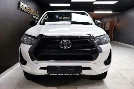 2023-Toyota-Hilux-24-GD-6-Raider-4x4-Double-Cab_27