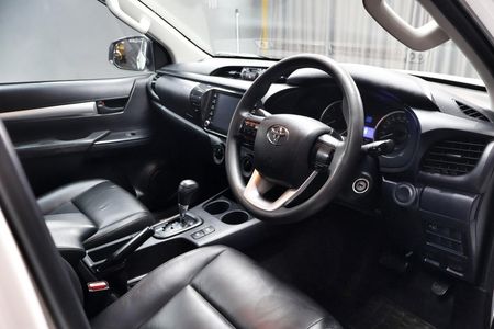 2019-Toyota-Hilux-24-GD-6-Raised-Body-SRX-Auto-Double-Cab_9