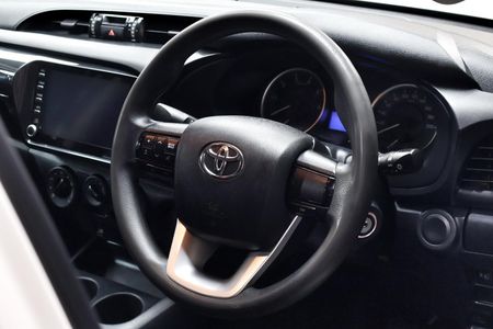2019-Toyota-Hilux-24-GD-6-Raised-Body-SRX-Auto-Double-Cab_10