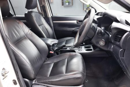2019-Toyota-Hilux-24-GD-6-Raised-Body-SRX-Auto-Double-Cab_13