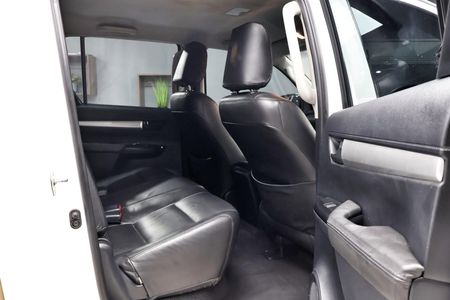 2019-Toyota-Hilux-24-GD-6-Raised-Body-SRX-Auto-Double-Cab_14