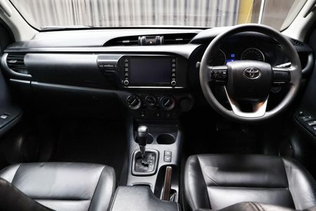2019-Toyota-Hilux-24-GD-6-Raised-Body-SRX-Auto-Double-Cab_7