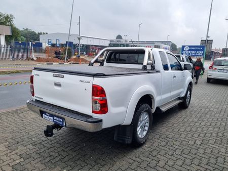 2012-Toyota-Hilux-30-D-4D-Raider-Raised-Body-Double-Cab_10