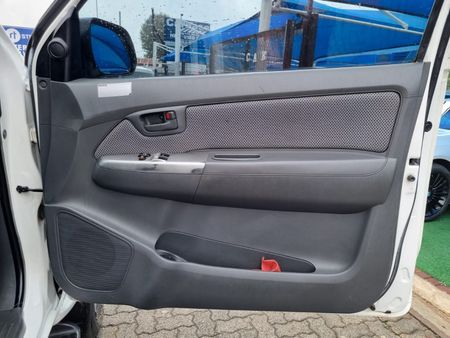 2012-Toyota-Hilux-30-D-4D-Raider-Raised-Body-Double-Cab_7