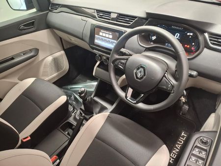 2021-Renault-Triber-10-Intens-Auto_9