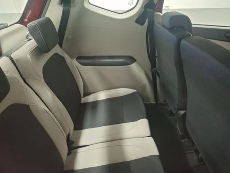 2021-Renault-Triber-10-Intens-Auto_10
