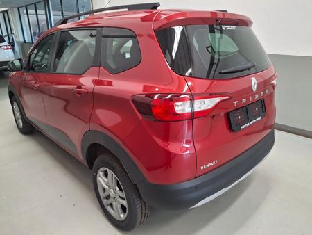 2021-Renault-Triber-10-Intens-Auto_3