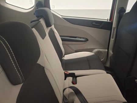 2021-Renault-Triber-10-Intens-Auto_8