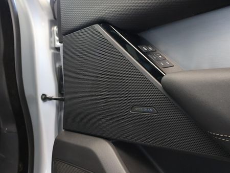 2022-Land-Rover-Range-Rover-Velar-30-D-HSE-D300_14