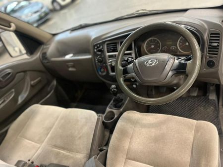 2019-Hyundai-H100-Bakkie-26D-Dropside_11