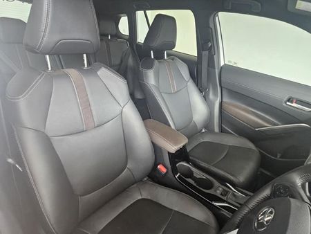 2025-Toyota-Corolla-Cross-18-XS-Hybrid_9
