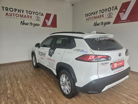 2025-Toyota-Corolla-Cross-18-XS-Hybrid_12