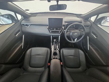 2025-Toyota-Corolla-Cross-18-XS-Hybrid_14