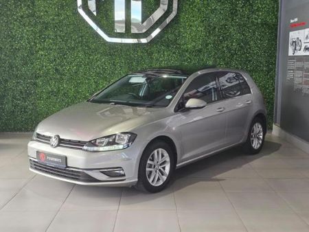 2020-Volkswagen-Golf-VII-14-TSI-Comfortline-Auto_1