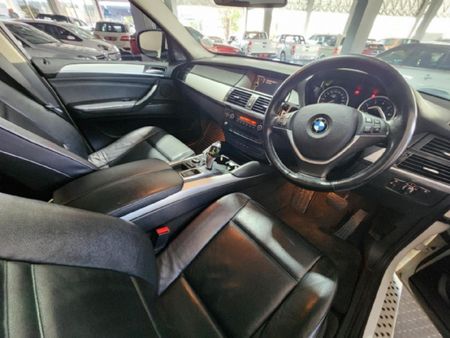 2011-BMW-X6-xDrive35i_9