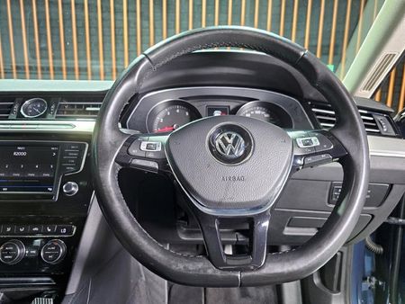 2017-Volkswagen-Passat-20-TSI-Executive-Auto_9