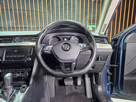 2017-Volkswagen-Passat-20-TSI-Executive-Auto_10