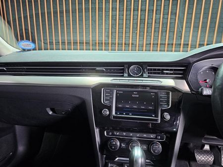 2017-Volkswagen-Passat-20-TSI-Executive-Auto_13