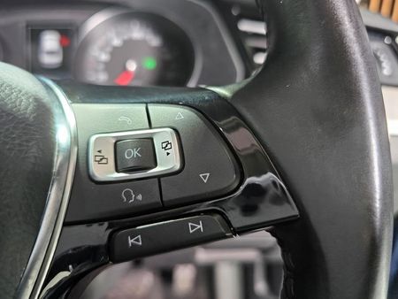 2017-Volkswagen-Passat-20-TSI-Executive-Auto_16