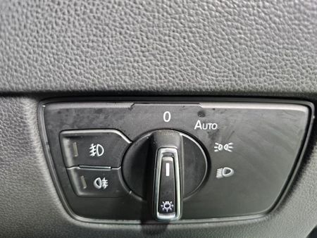 2017-Volkswagen-Passat-20-TSI-Executive-Auto_17