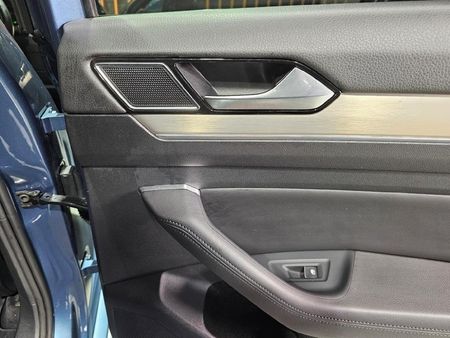 2017-Volkswagen-Passat-20-TSI-Executive-Auto_20