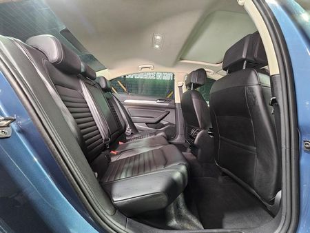 2017-Volkswagen-Passat-20-TSI-Executive-Auto_21