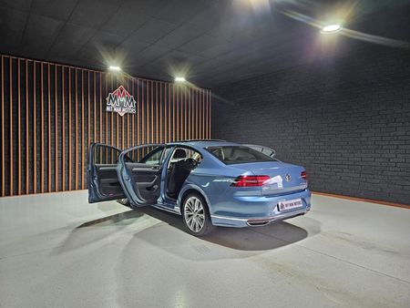 2017-Volkswagen-Passat-20-TSI-Executive-Auto_23