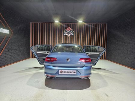 2017-Volkswagen-Passat-20-TSI-Executive-Auto_24