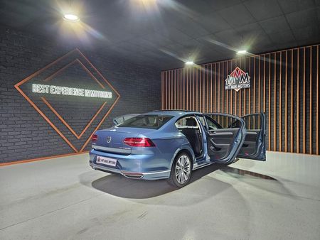 2017-Volkswagen-Passat-20-TSI-Executive-Auto_25
