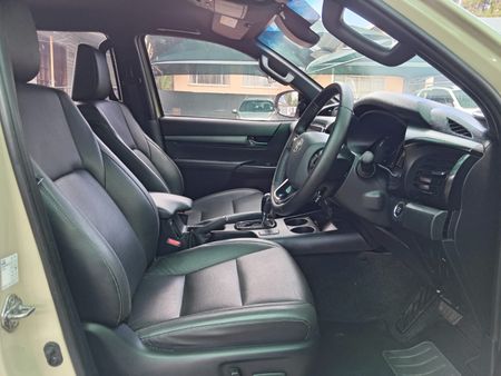 2023-Toyota-Hilux-28-GD-6-Raised-Body-Legend-RS-Auto-Double-Cab_4