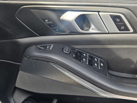 2019-BMW-X5-M50d_9