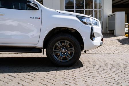 2025-Toyota-Hilux-24-GD-6-Raider-4x4-Auto-Double-Cab_16