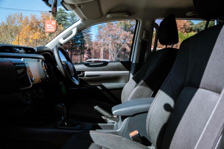 2025-Toyota-Hilux-24-GD-6-Raider-4x4-Auto-Double-Cab_8