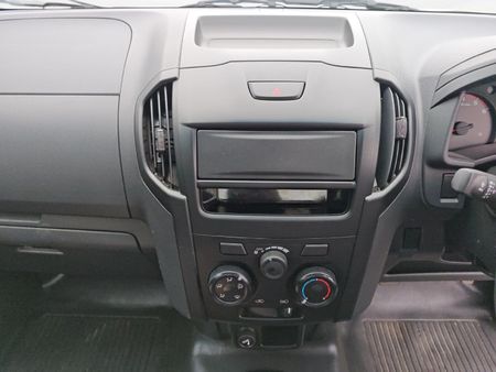 2025-Isuzu-D-Max-250C-Single-Cab_9